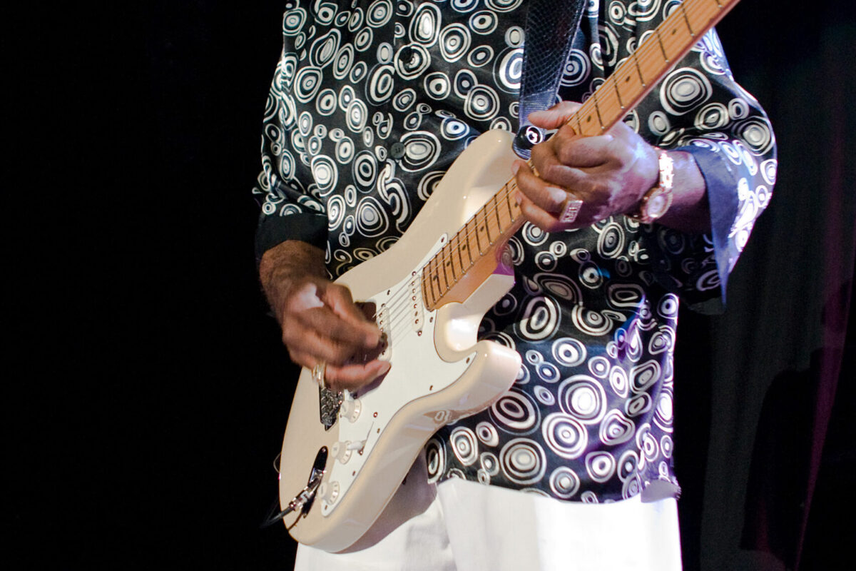 Buddy Guy Guitars & Gear: The Complete Guide to the Greatest Living Electric Blues Guitarist