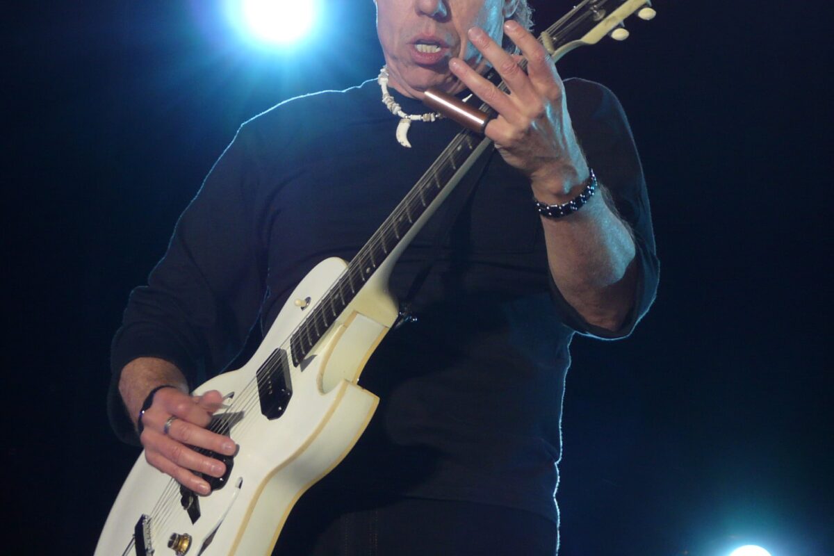 George Thorogood Guitars & Gear: The Complete Guide to the Delaware Destroyer's Gibson ES-125, Slide & Dual Showman Rig