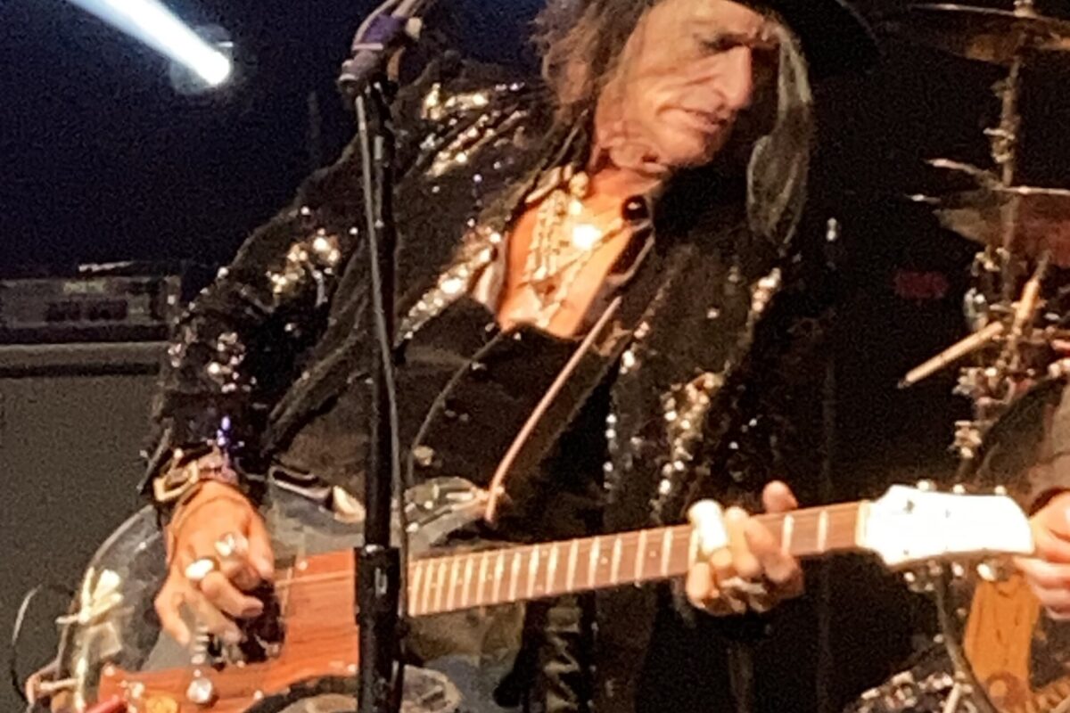Joe Perry Guitars & Gear: The Complete Guide to Aerosmith's Guitar Slinger's Rig