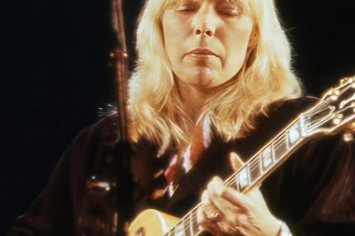 Joni Mitchell Guitars & Gear: The Complete Guide to the Folk-Rock Genius's Rig