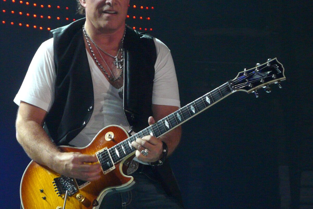 Neal Schon Guitars & Gear: The Complete Guide to Journey's Guitar Virtuoso's Gibson, PRS & Marshall Rig