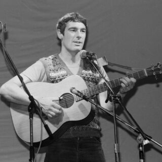 Nic Jones Guitars & Gear: British Folk Guitar Legend's Complete Rig Guide