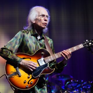 Steve Howe Guitars & Gear: The Complete Guide to Yes's Guitar Virtuoso's Rig