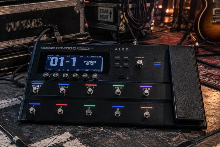 Illustration of a BOSS GT-1000 Guitar Effects Processor.