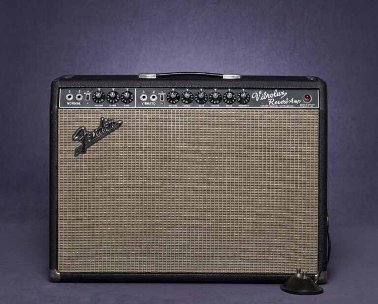 A 1966 Vibrolux Reverb, Fender Vibrolux Reverb, shown in full.