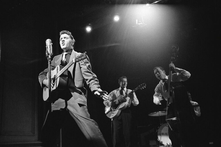 Elvis Presley live with Scotty Moore and Bill Black, 1956
