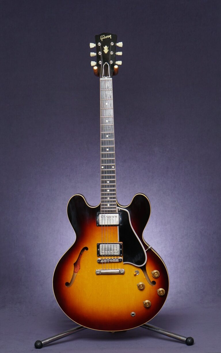 A 1960 ES-335TD, Gibson ES-335, shown in full.