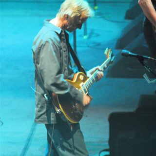Snowy White playing a Les Paul in Ottawa in 2007.